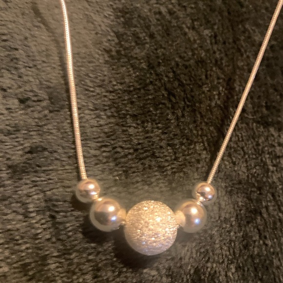 ❤️Very Pretty Silver Necklace with Small Silver Ball Accents❤️ - Picture 3 of 6